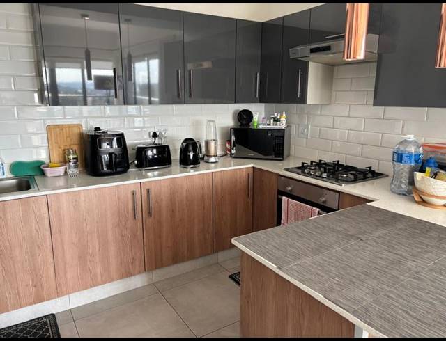 2 BEDROOM APARTMENT FOR SALE IN UMHLANGA RIDGE